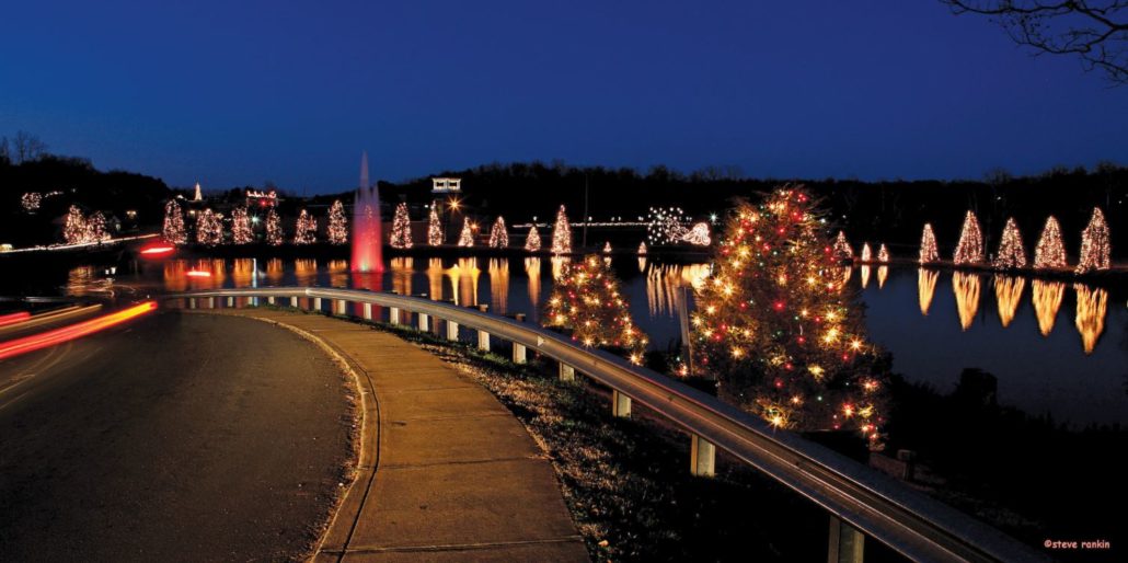 Christmas Town Lake Picture